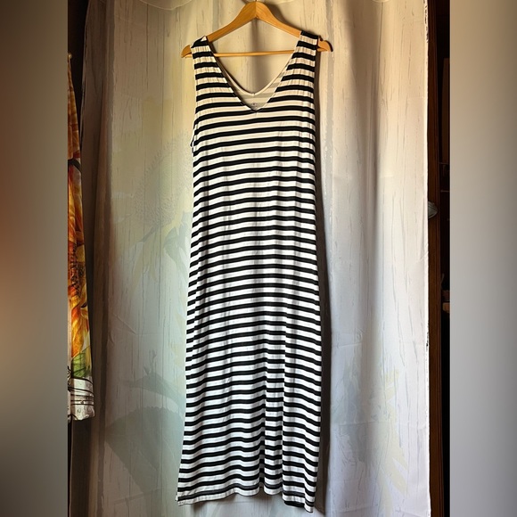 St. John's Bay Dresses & Skirts - 🎉HP x2🎉 ST JOHN’S BAY Black and White Striped Maxi Dress